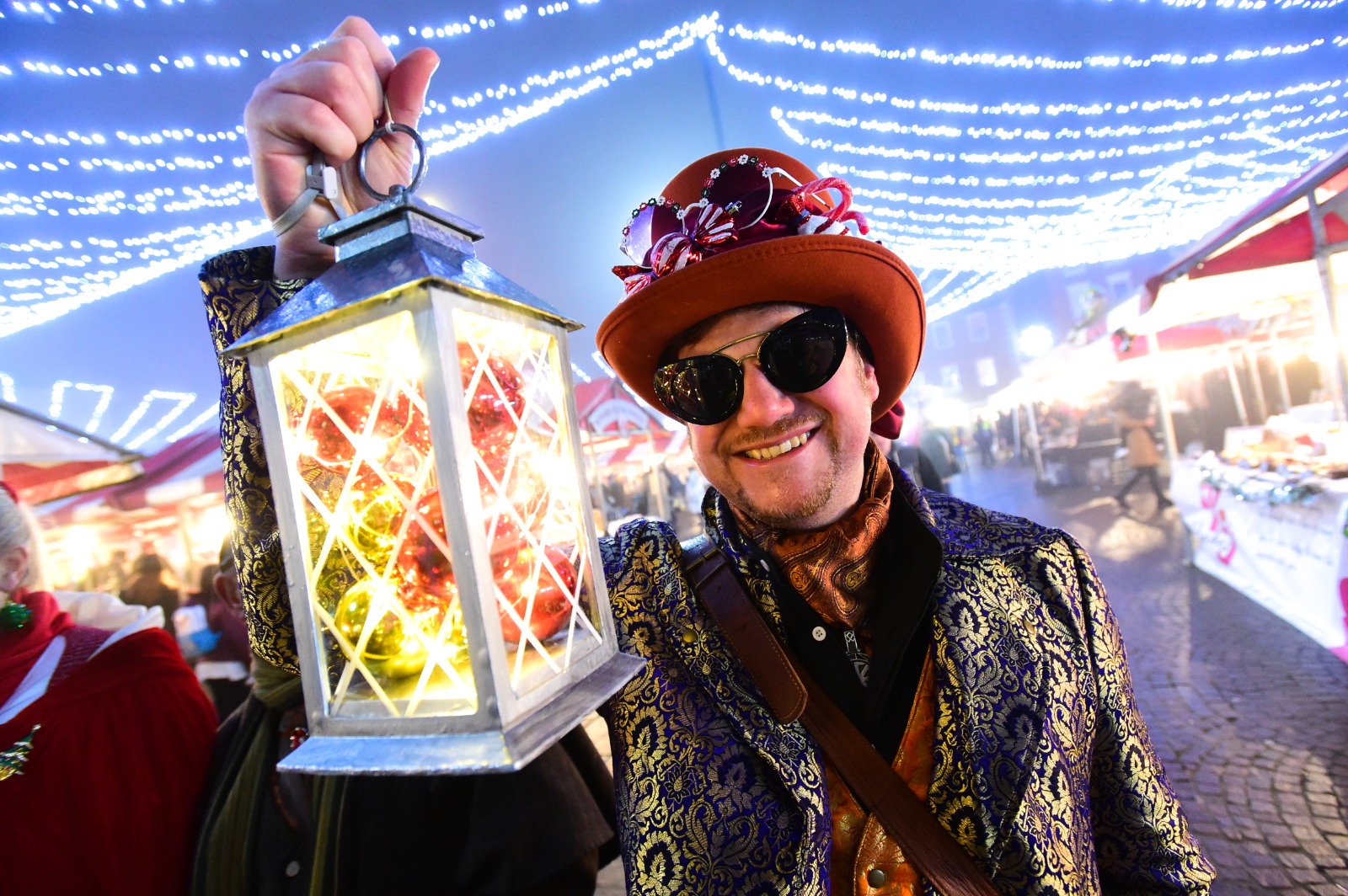 Newark on Trent Christmas Markets with Steampunk Dickensian torchlit procession