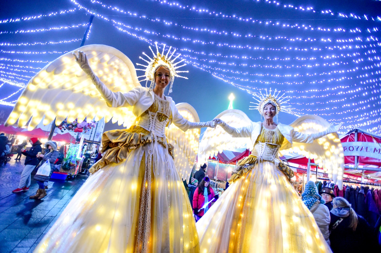 Newark Christmas Lights Switch On in Market Place